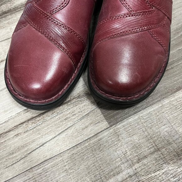 Clark’s Genuine Leather “Bendables” Low Heel Clogs Burgundy Women’s Size 8 - Picture 4 of 10
